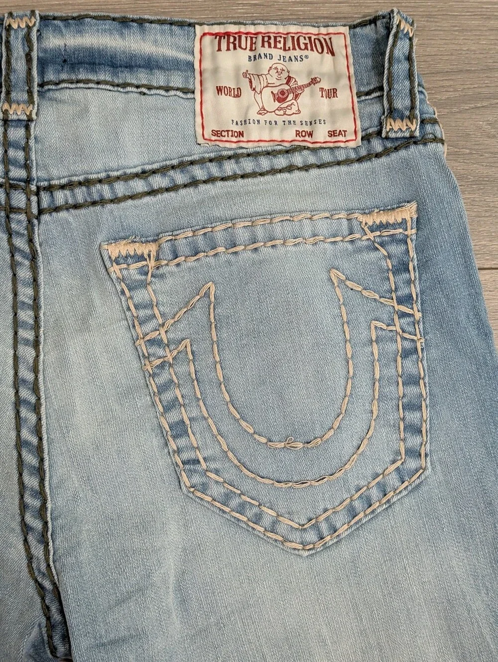 True Religion Ricky Relaxed Straight Light Wash Distressed Unique Stitching•34👖